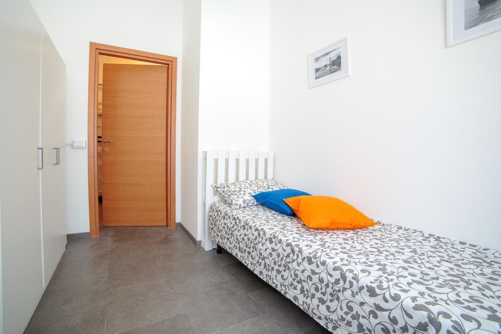 Ponte Tiberio Apartment Римини Екстериор снимка