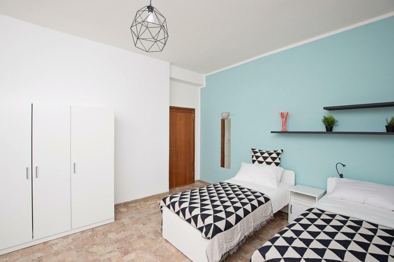 Ponte Tiberio Apartment Римини Екстериор снимка