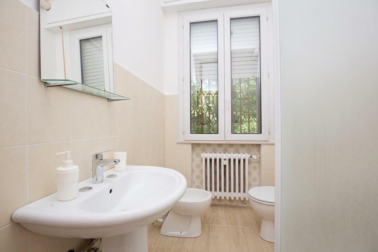 Ponte Tiberio Apartment Римини Екстериор снимка
