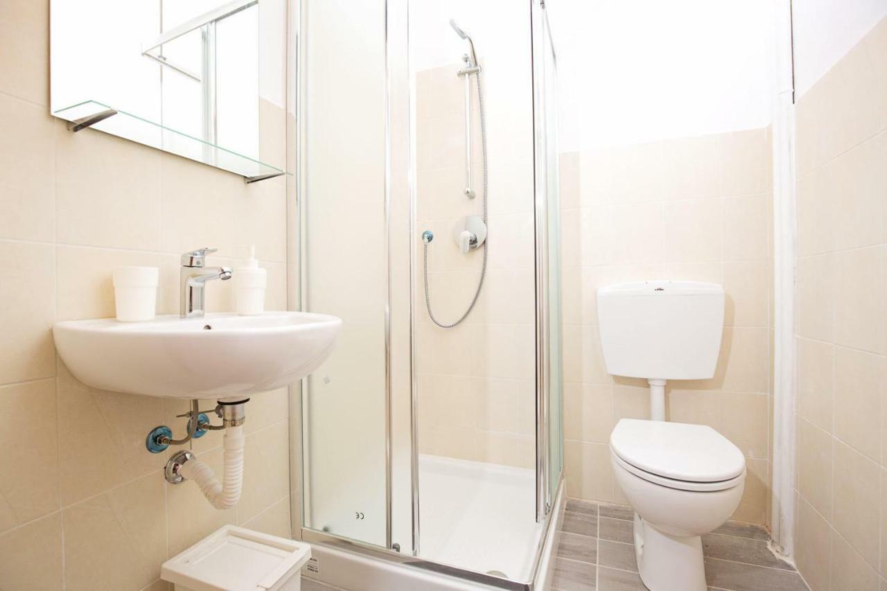 Ponte Tiberio Apartment Римини Екстериор снимка