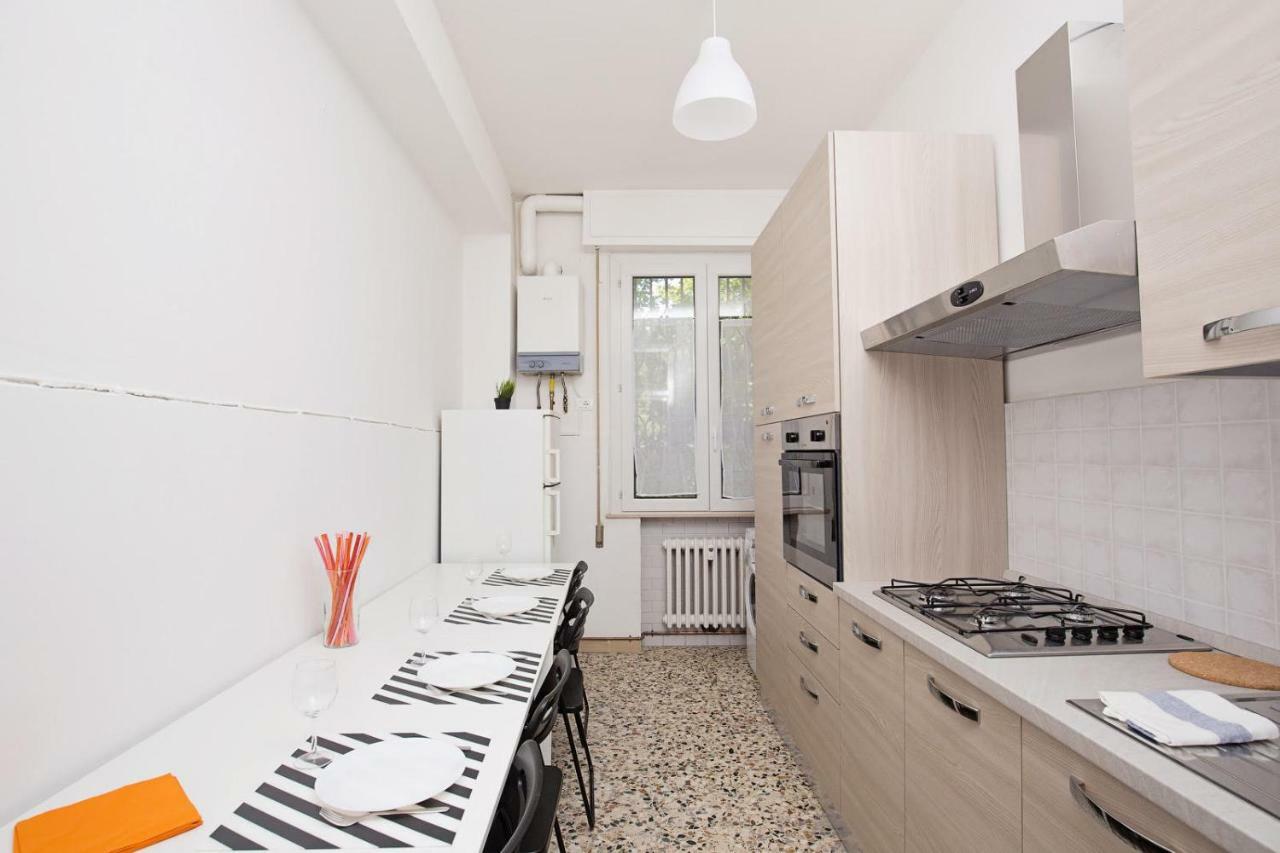 Ponte Tiberio Apartment Римини Екстериор снимка